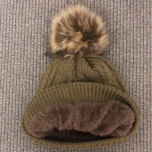 Cable Knit Winter Hat - Picture 3 of 3